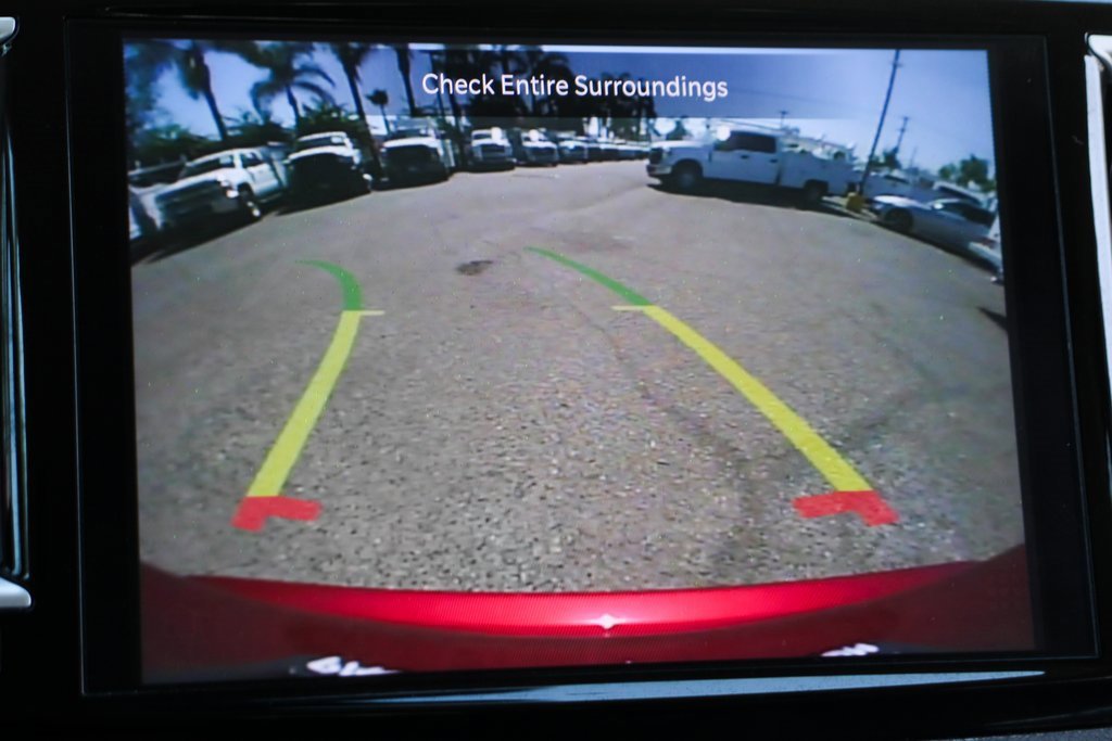 Used 2021 Chrysler Pacifica Touring w/ Uconnect Theater Family Group image 27