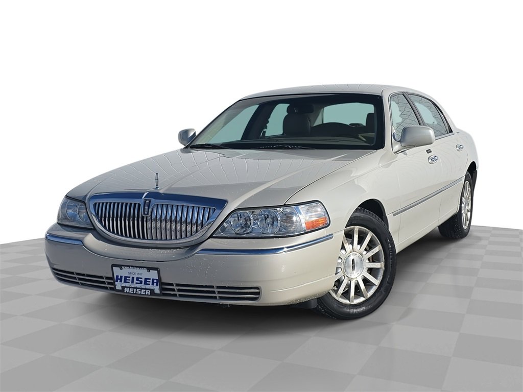 Used 2006 Lincoln Town Car Signature image 1