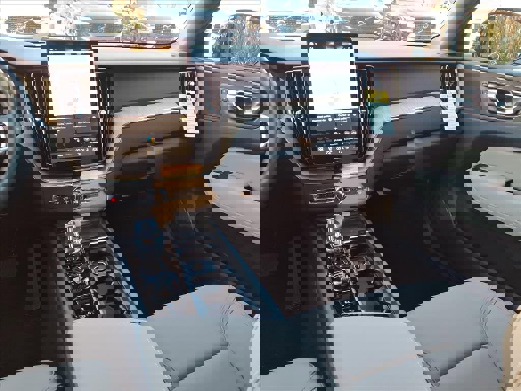 New 2026 Volvo XC60 T8 Plus w/ Protection Package Premier image 10