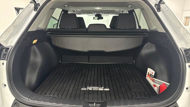 Certified 2022 Toyota Corolla Cross LE image 13