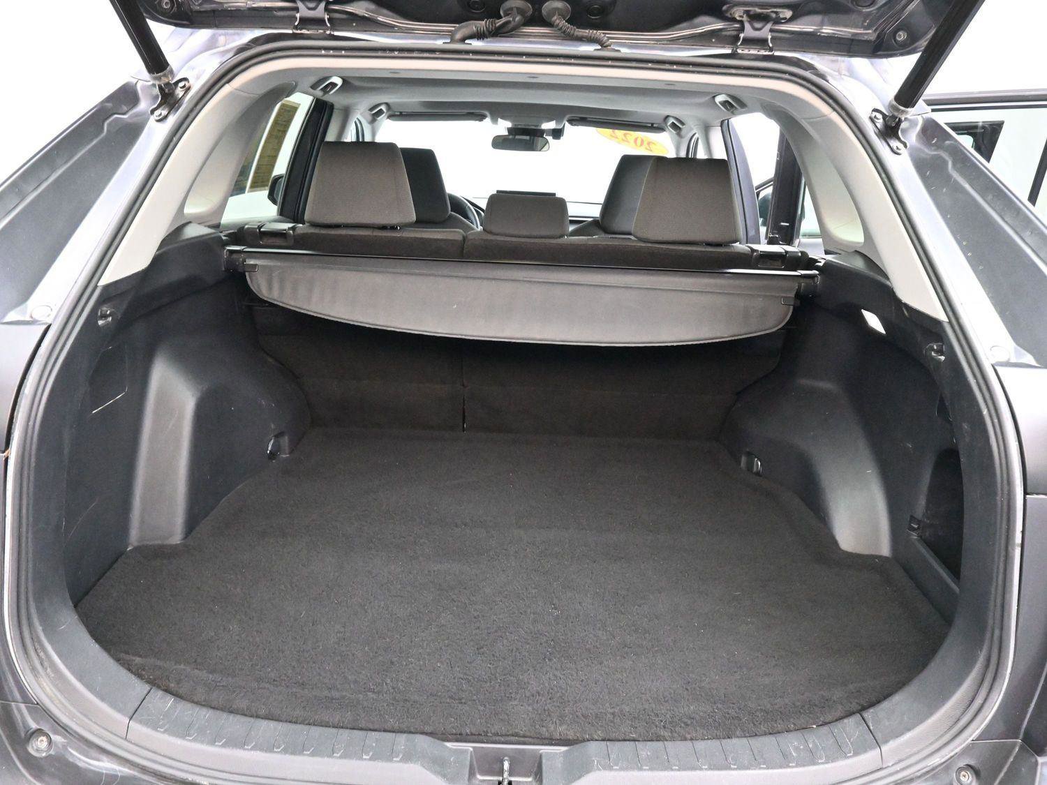 Used 2022 Toyota RAV4 XLE w/ Convenience Package image 9