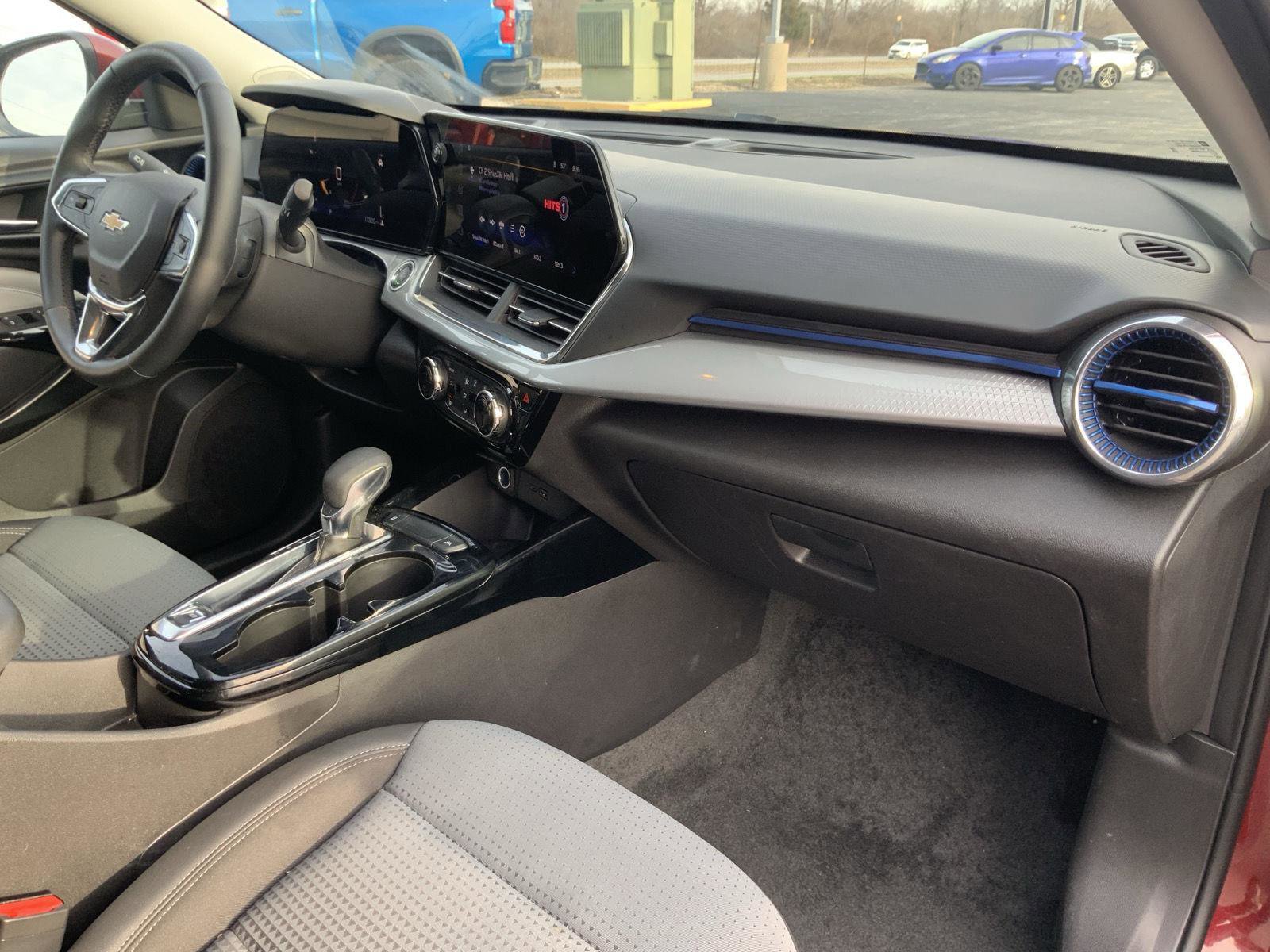 Used 2025 Chevrolet Trax LT w/ LT Convenience Package image 54