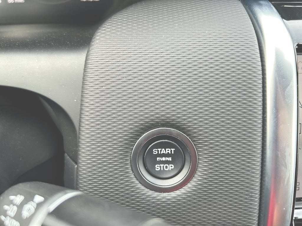 Used 2023 Land Rover Discovery Sport SE R-Dynamic AWD/4WD image 19