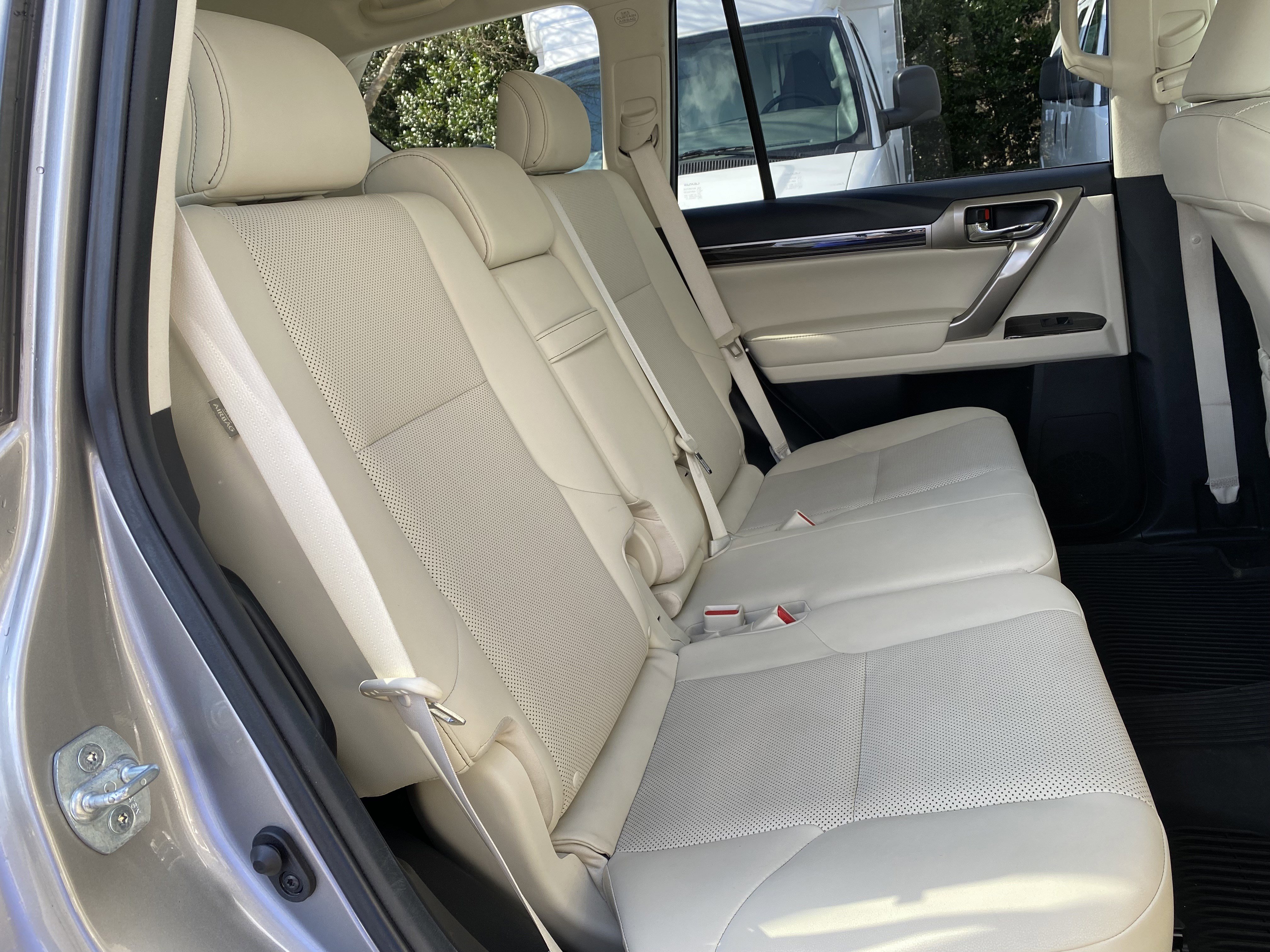 Used 2020 Lexus GX 460 Premium w/ Premium Package image 36