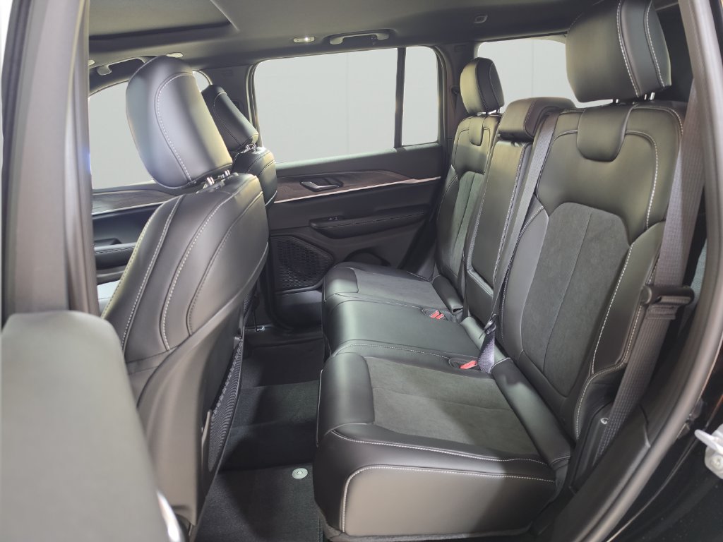 New 2027 Jeep Grand Cherokee 4WD image 15