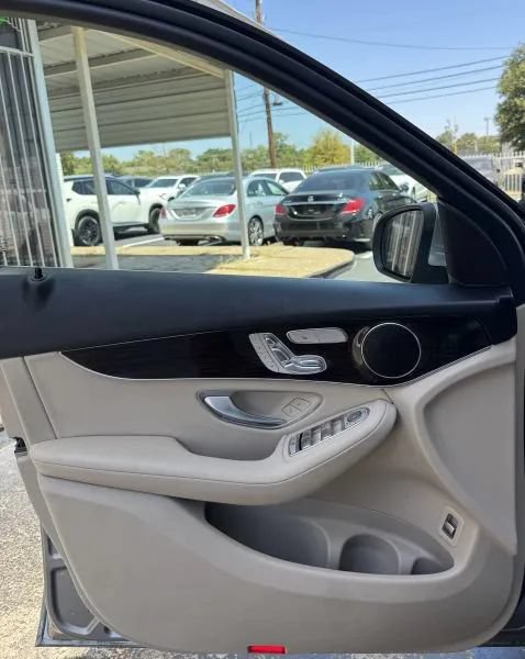 Used 2022 Mercedes-Benz GLC 300 w/ Premium Package Lite image 22