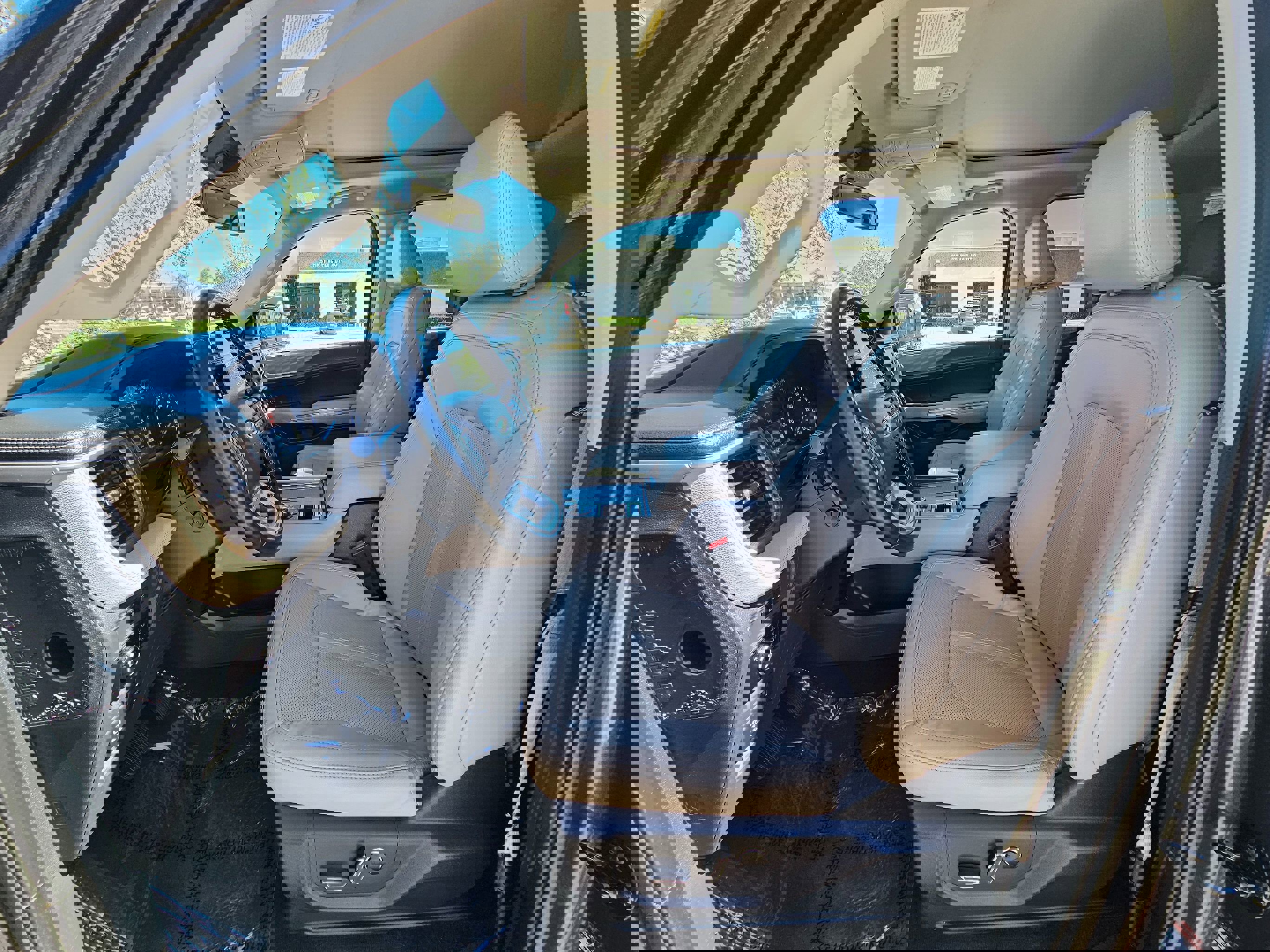 Used 2023 Ford Expedition Limited image 17