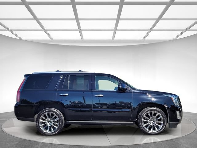 Used 2020 Cadillac Escalade Premium Luxury w/ Escalade Sport Edition AWD/4WD image 3