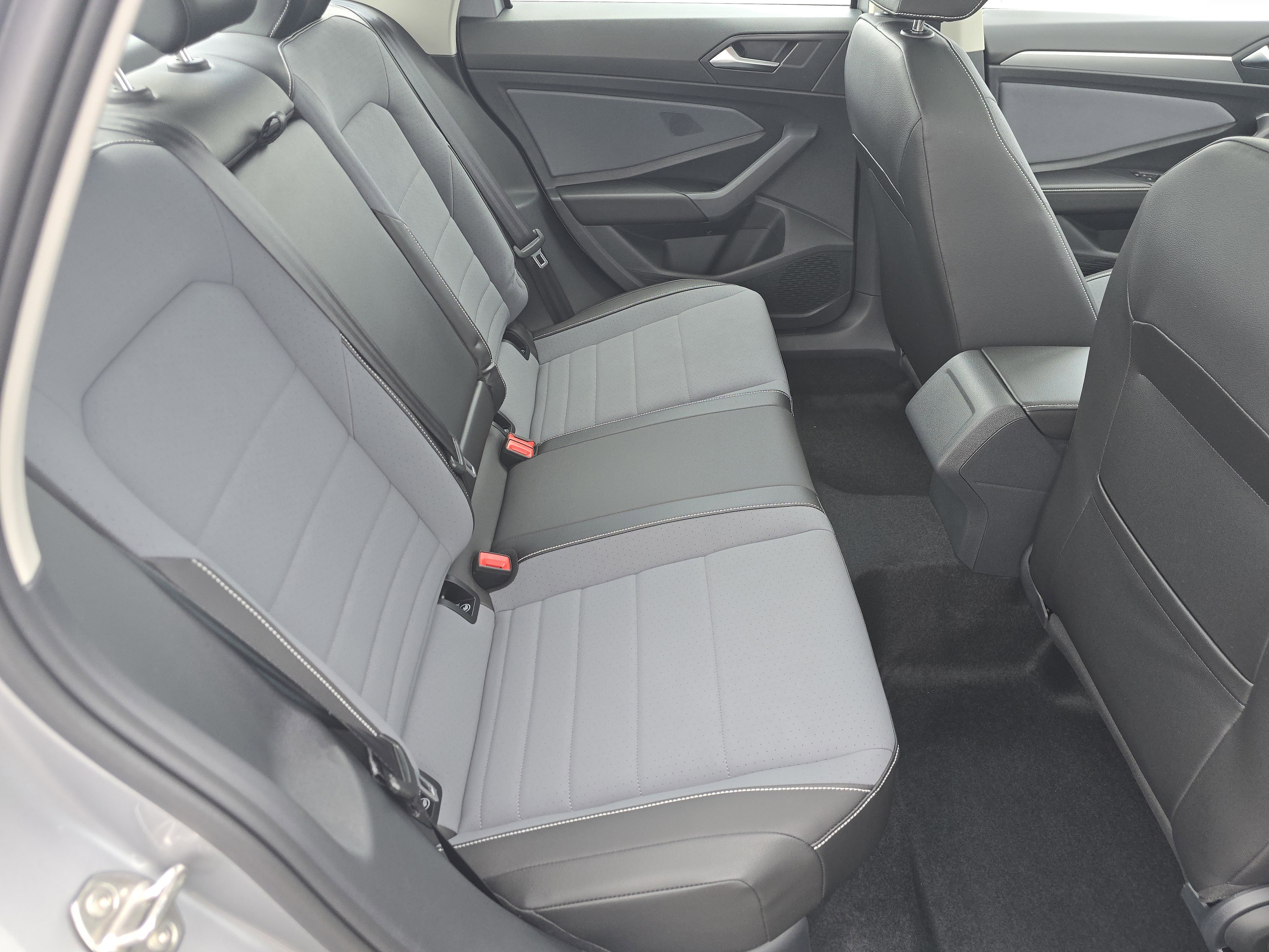 New 2026 Volkswagen Jetta SE FWD image 16