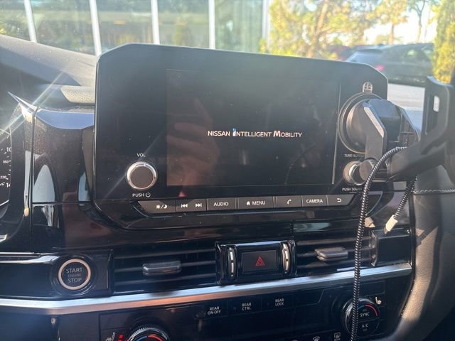 Used 2022 Nissan Pathfinder SV w/ SV Premium Package AWD/4WD image 16