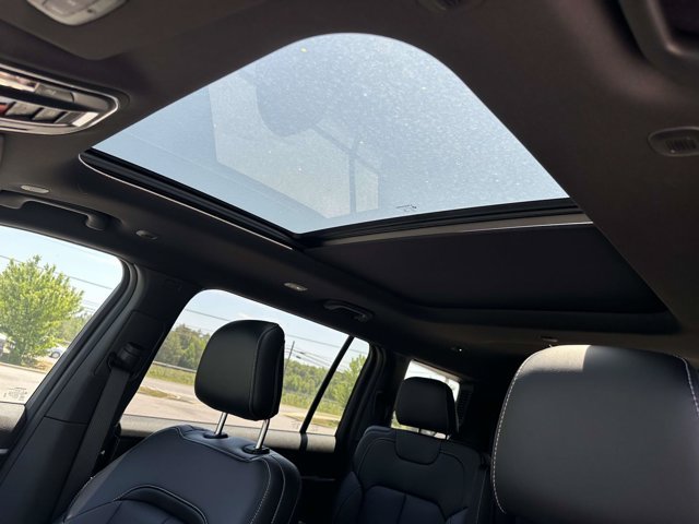 New 2026 Jeep Grand Cherokee L Limited w/ Luxury Tech Group II AWD/4WD image 8