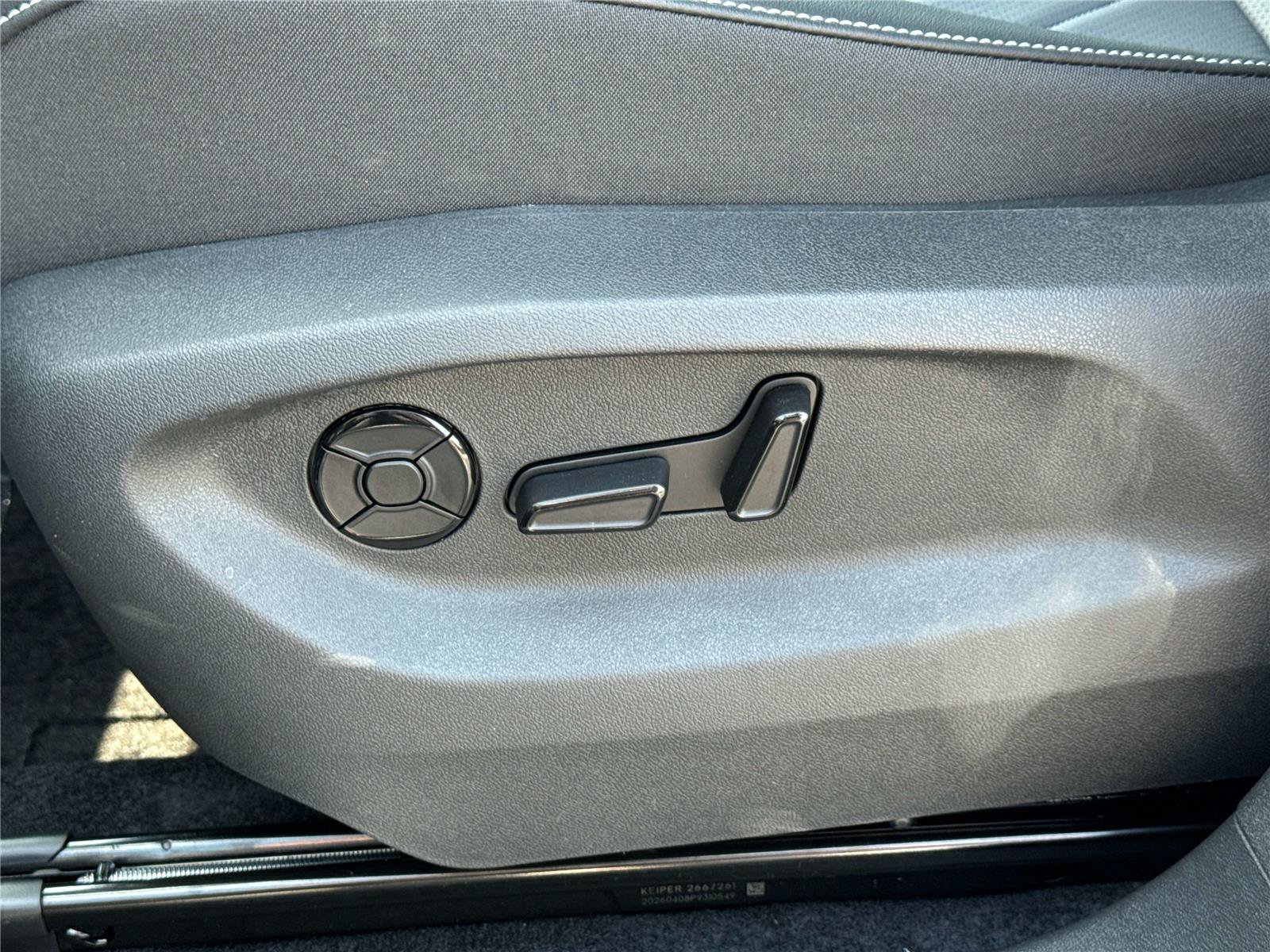 New 2026 Volkswagen Tiguan SE AWD/4WD image 11