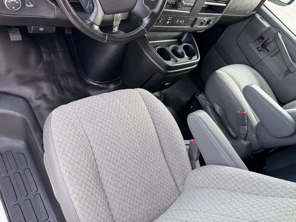 Used 2020 GMC Savana 3500 Extended w/ Driver Convenience Package RWD image 10