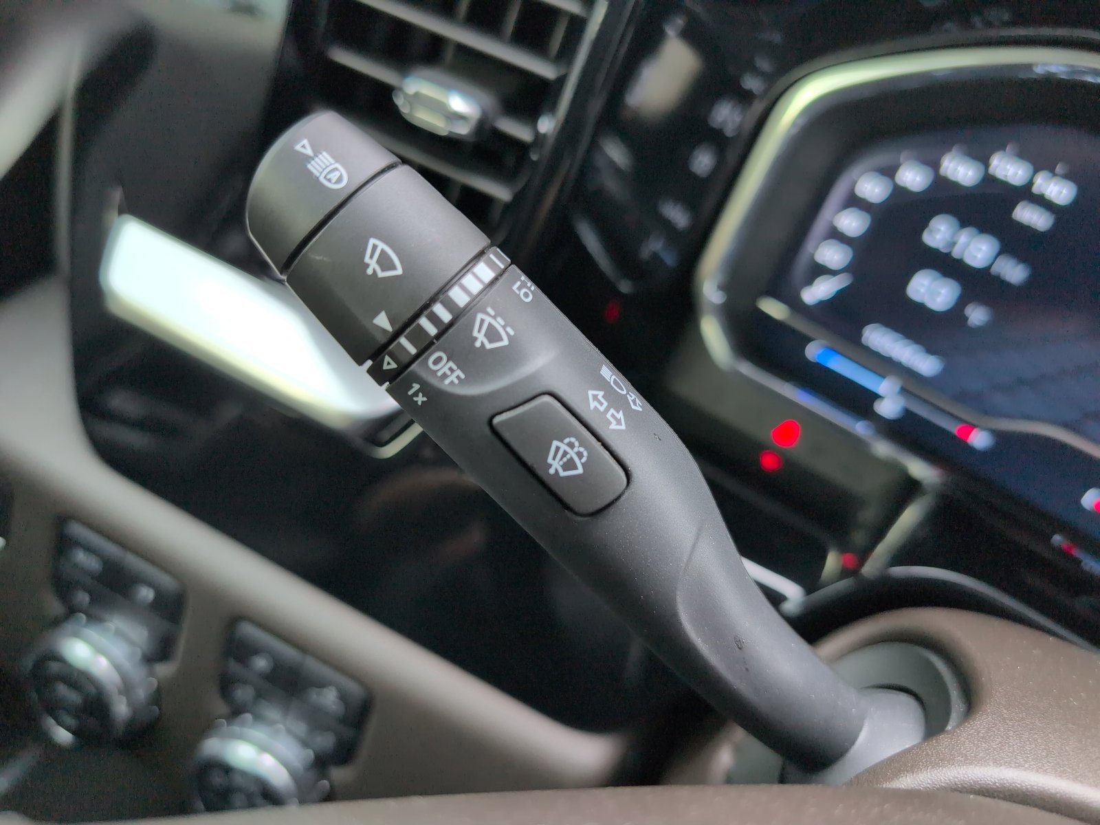 Used 2024 GMC Sierra 2500 SLT w/ SLT Premium Package image 24