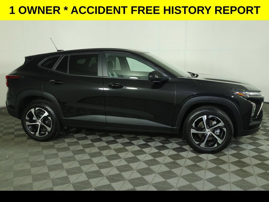 Used 2026 Chevrolet Trax RS w/ Driver Confidence Package FWD image 2