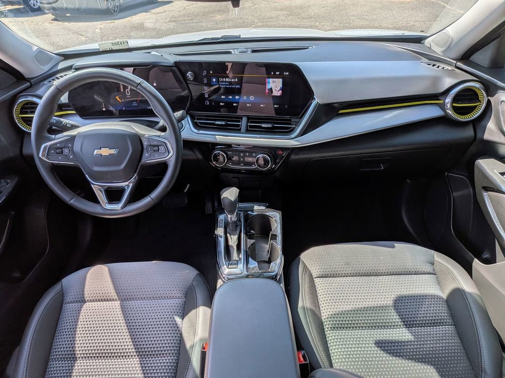 Used 2025 Chevrolet Trax LT w/ Driver Confidence Package FWD image 23