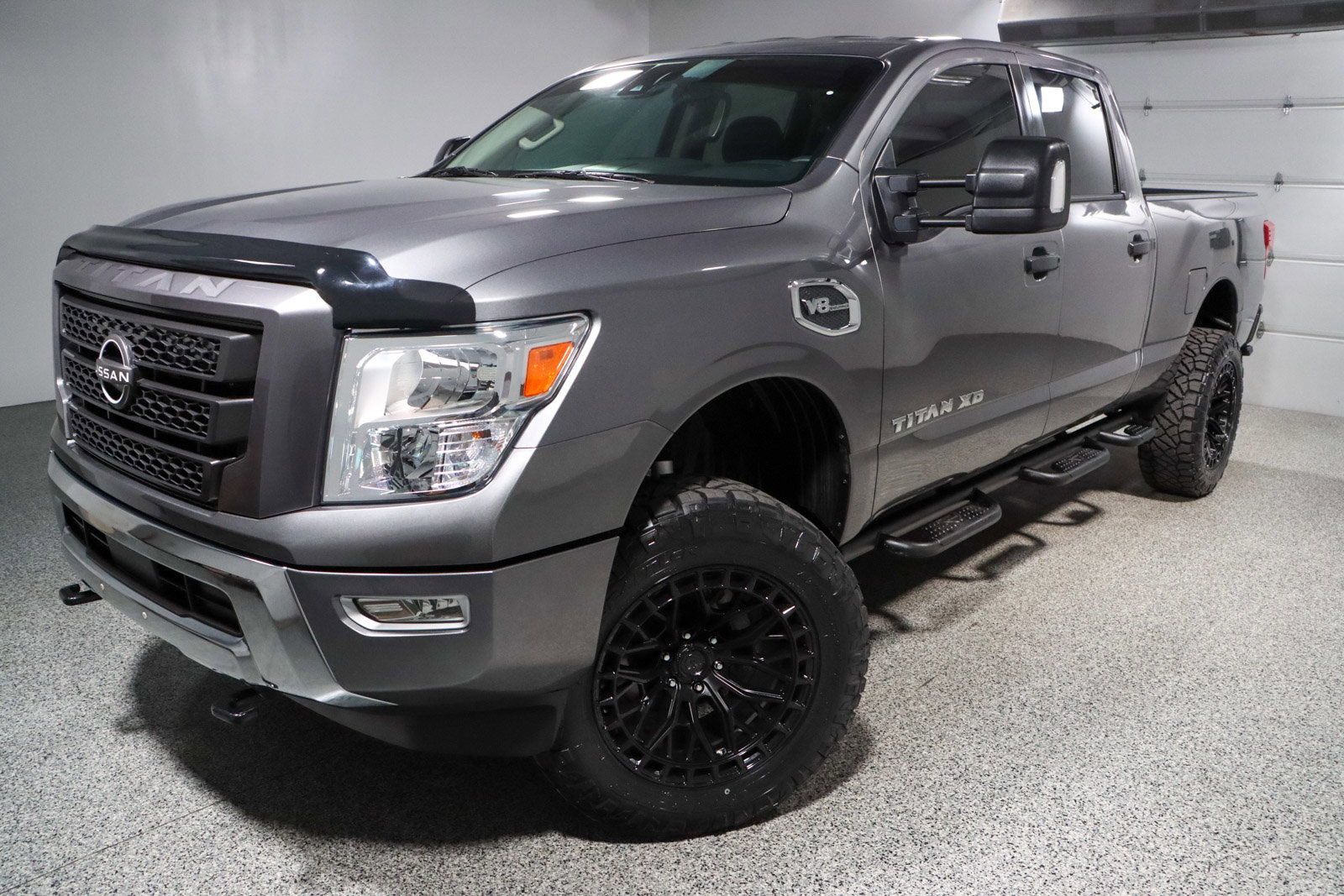 Used 2023 Nissan Titan SV image 32