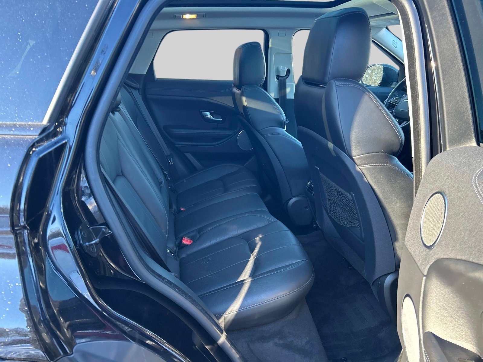 Used 2019 Land Rover Range Rover Evoque SE Premium image 15