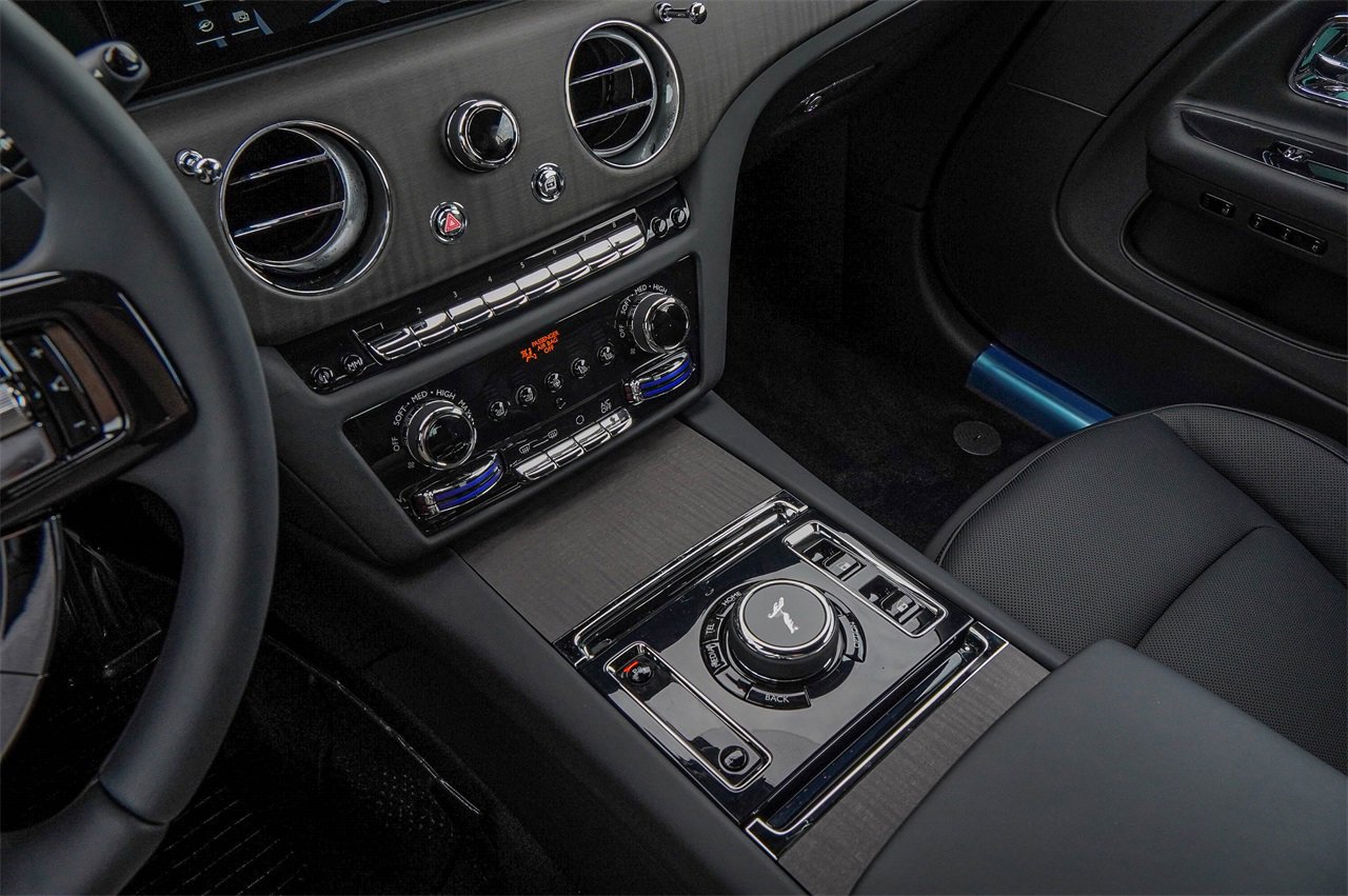 New 2025 Rolls-Royce Spectre w/ Spectre Launch Package image 37