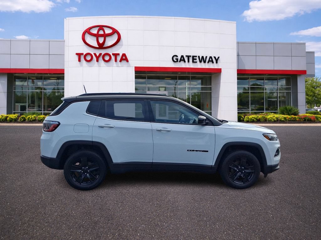 Used 2022 Jeep Compass Latitude w/ Convenience Group AWD/4WD image 4