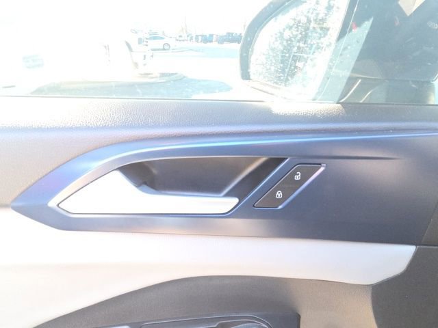 Used 2022 Volkswagen Taos SE image 17