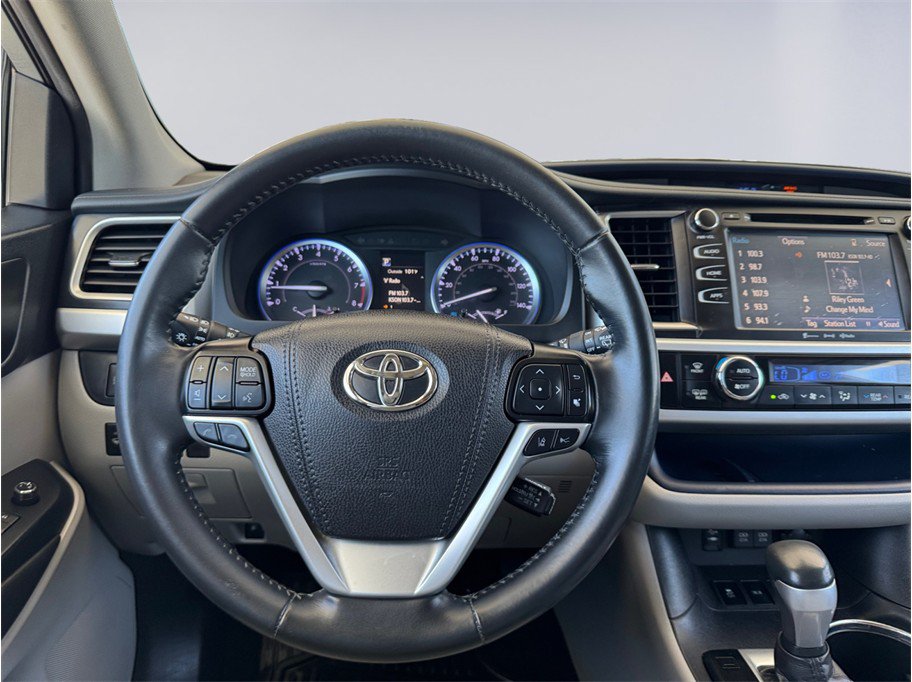 Used 2019 Toyota Highlander XLE AWD/4WD image 13