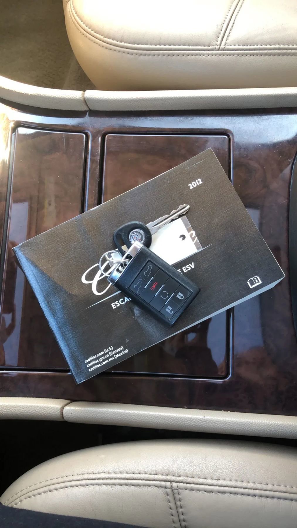 Used 2012 Cadillac Escalade Premium image 34