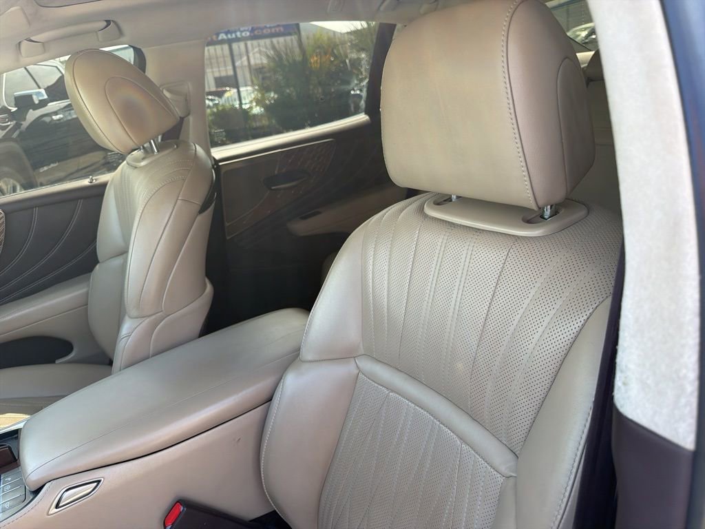 Used 2020 Lexus LS 500 w/ Interior Upgrade Package image 8