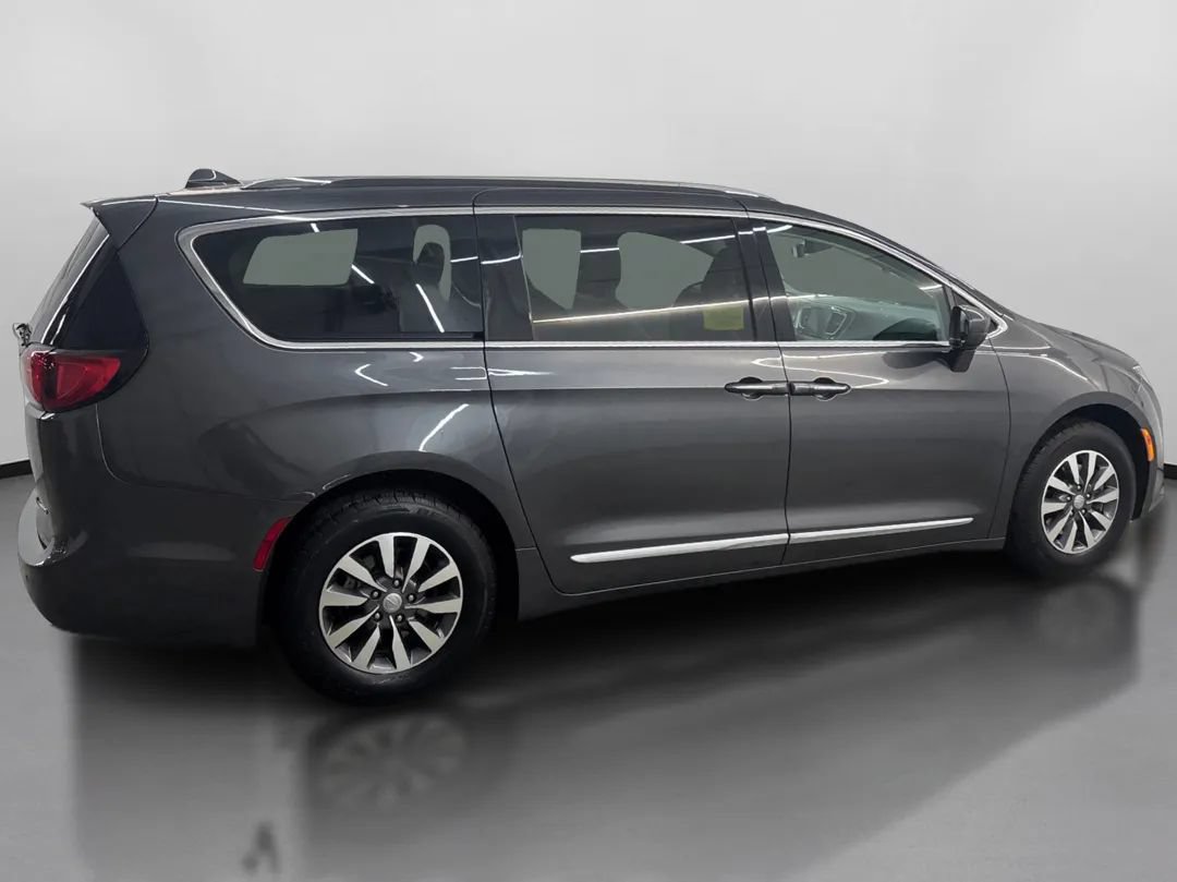 Used 2020 Chrysler Pacifica Touring-L FWD image 11