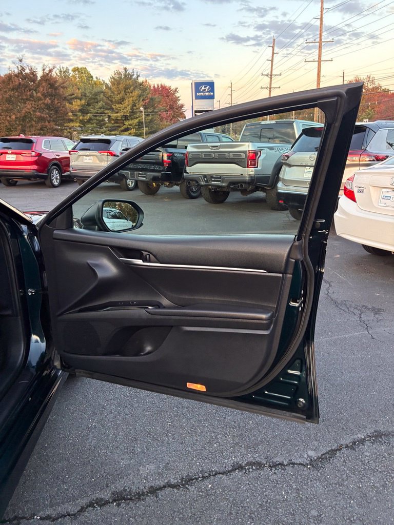 Used 2019 Toyota Camry SE FWD image 21