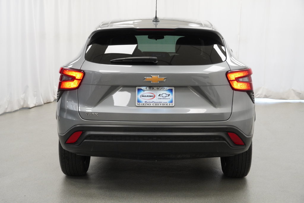 Used 2024 Chevrolet Trax LS w/ Driver Confidence Package FWD image 18