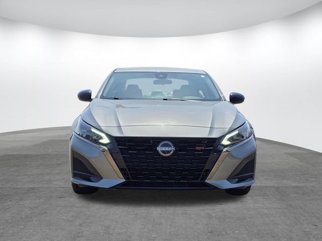 Used 2024 Nissan Altima 2.5 SR FWD image 2