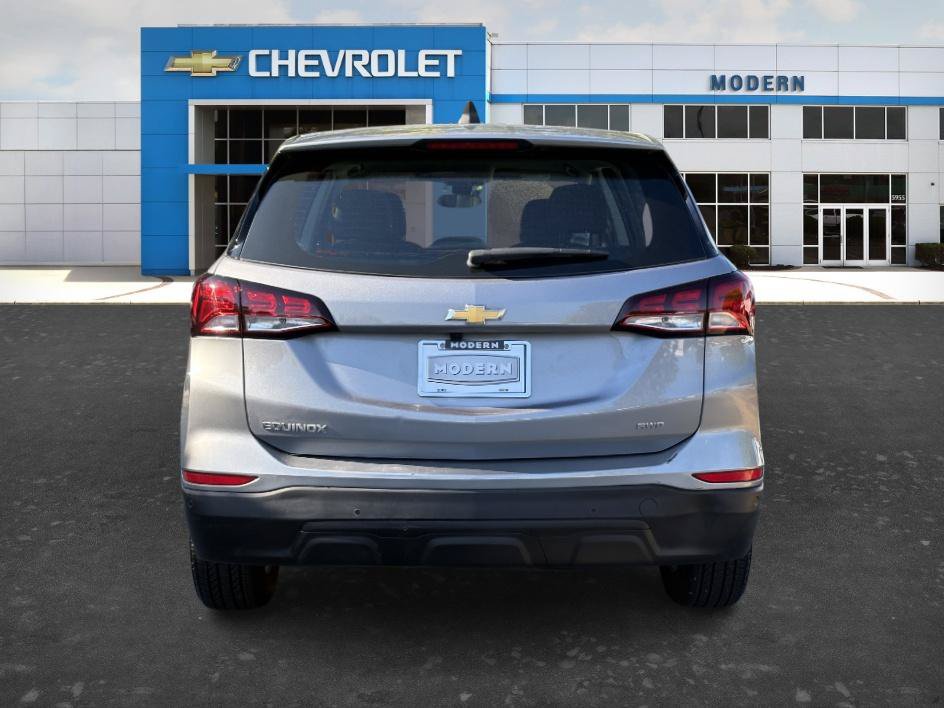 Used 2023 Chevrolet Equinox LS w/ Driver Confidence II Package AWD/4WD image 4
