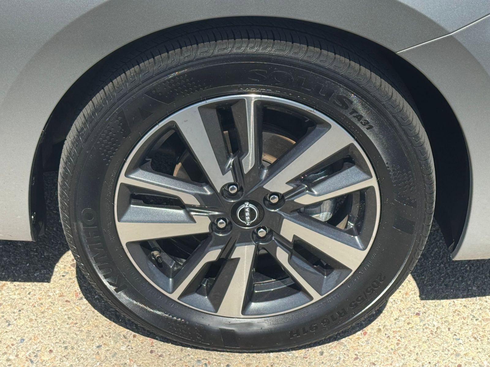 Used 2025 Nissan Versa SV image 31