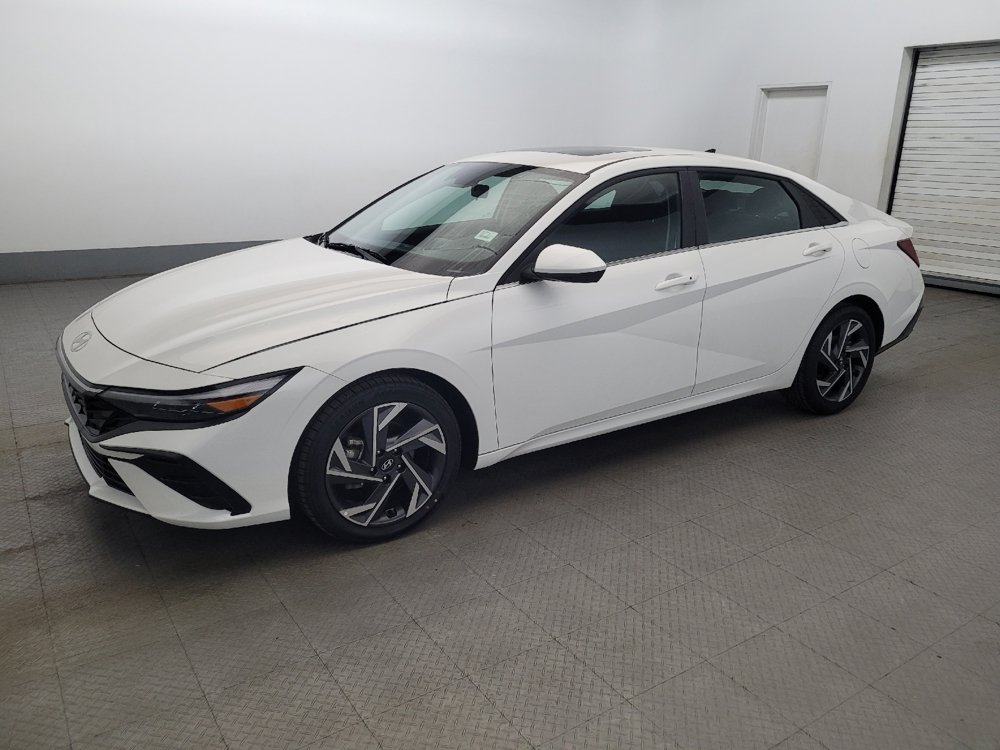 Used 2025 Hyundai Elantra SEL FWD image 2