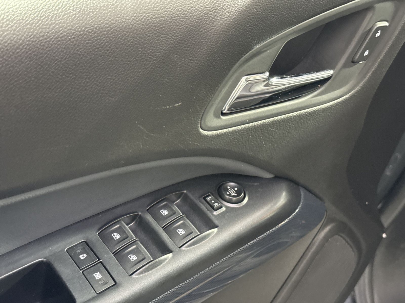 Used 2016 Chevrolet Colorado Z71 AWD/4WD image 16