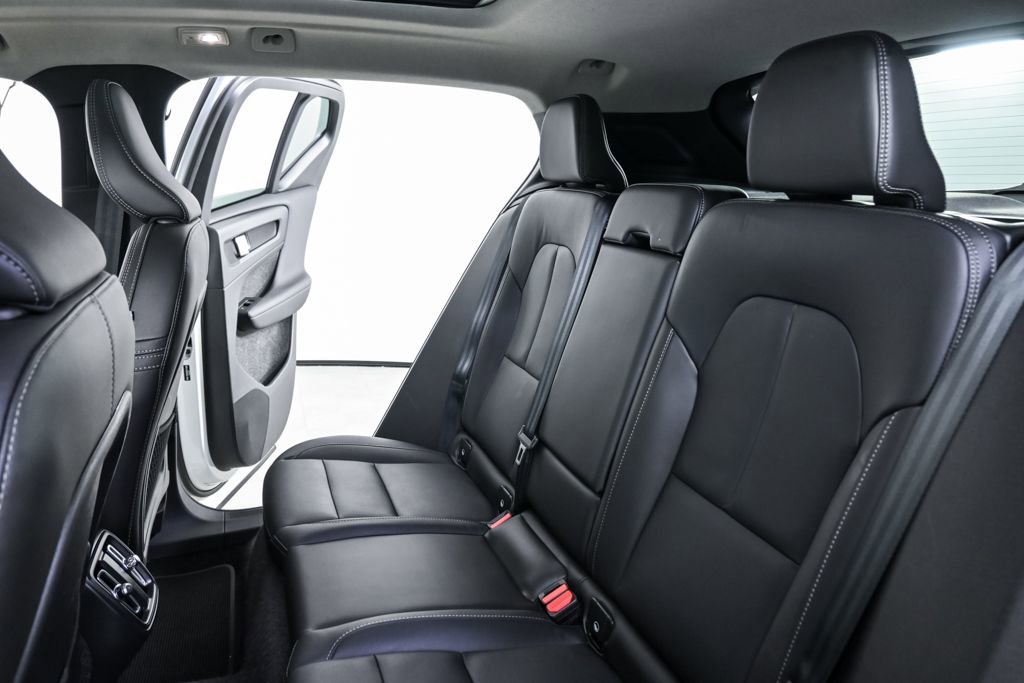 Certified 2025 Volvo XC40 B5 Plus image 22