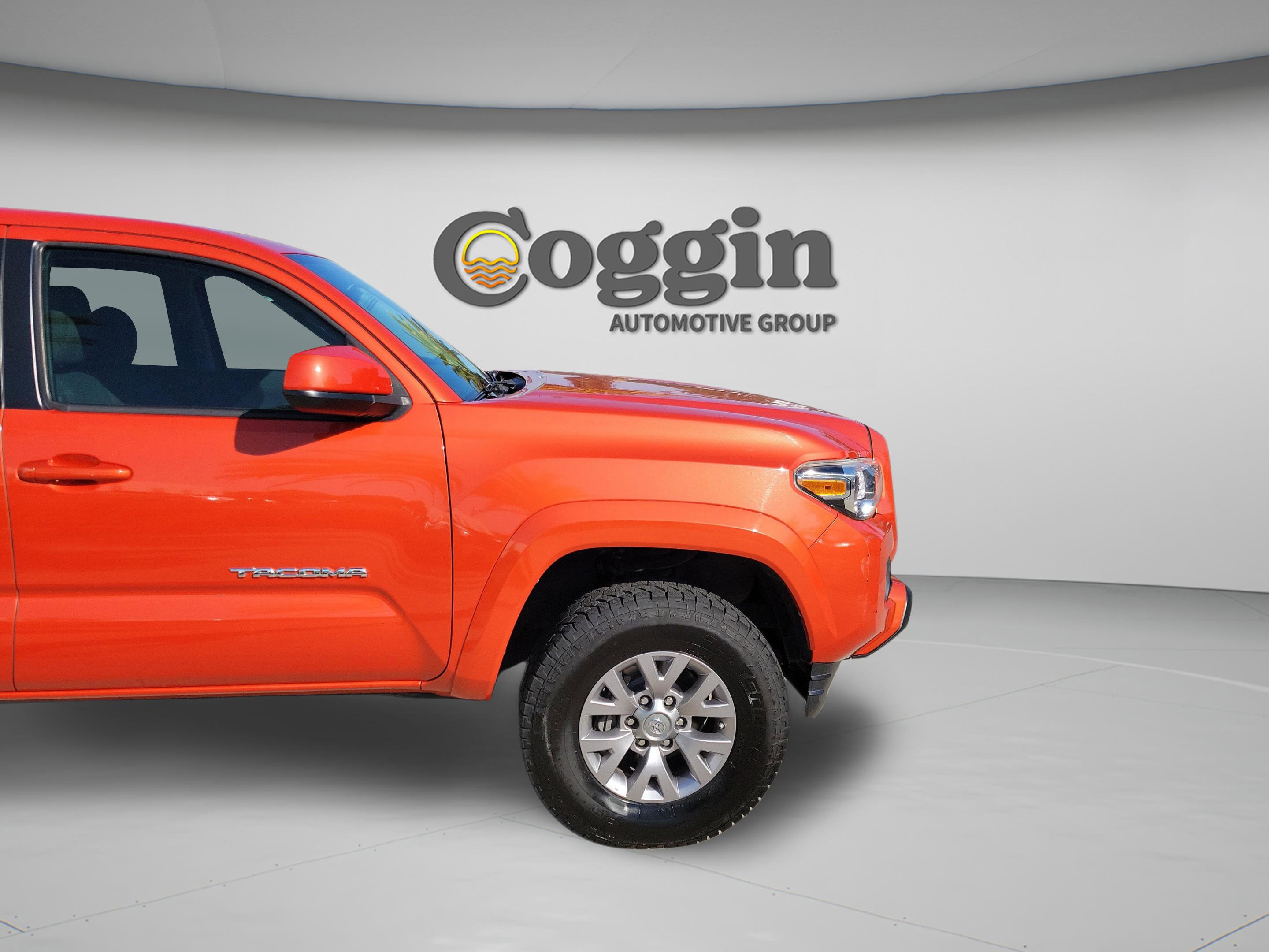 Used 2017 Toyota Tacoma SR5 w/ Tow Package RWD image 32