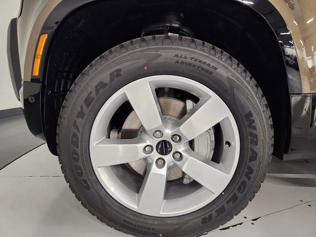 New 2026 Land Rover Defender 110 X-Dynamic SE image 8