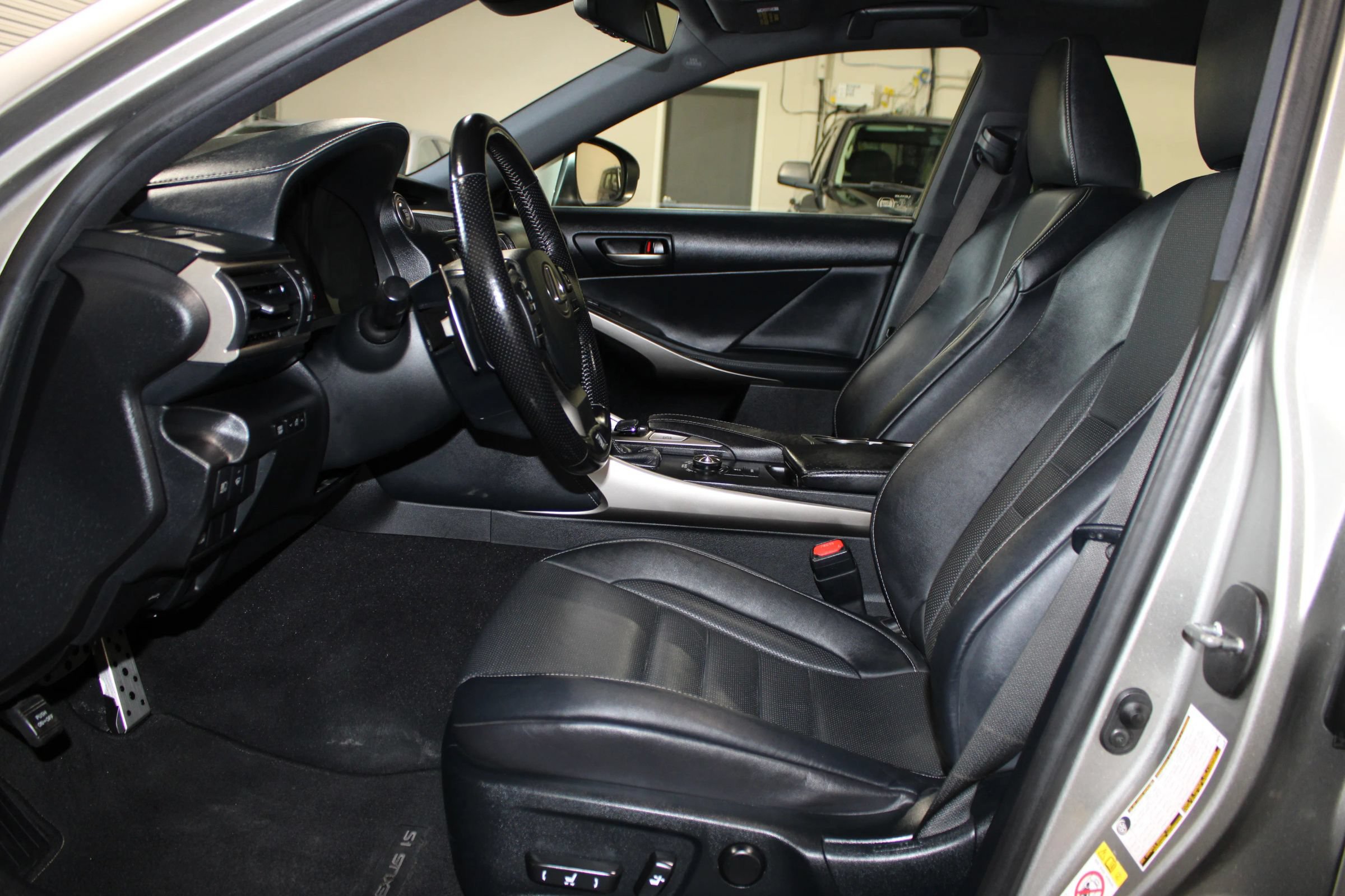 Used 2017 Lexus IS 350 AWD image 8