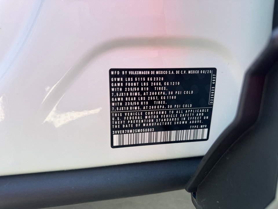 Used 2025 Volkswagen Tiguan SE image 39