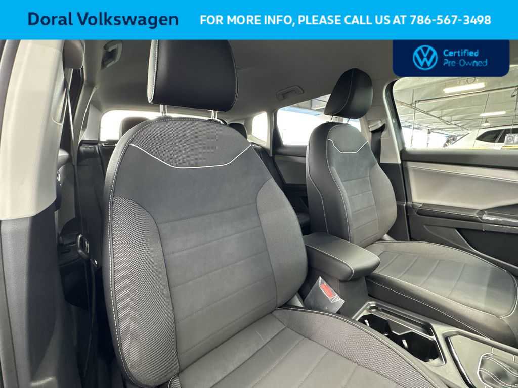 Certified 2024 Volkswagen Taos SE FWD image 33
