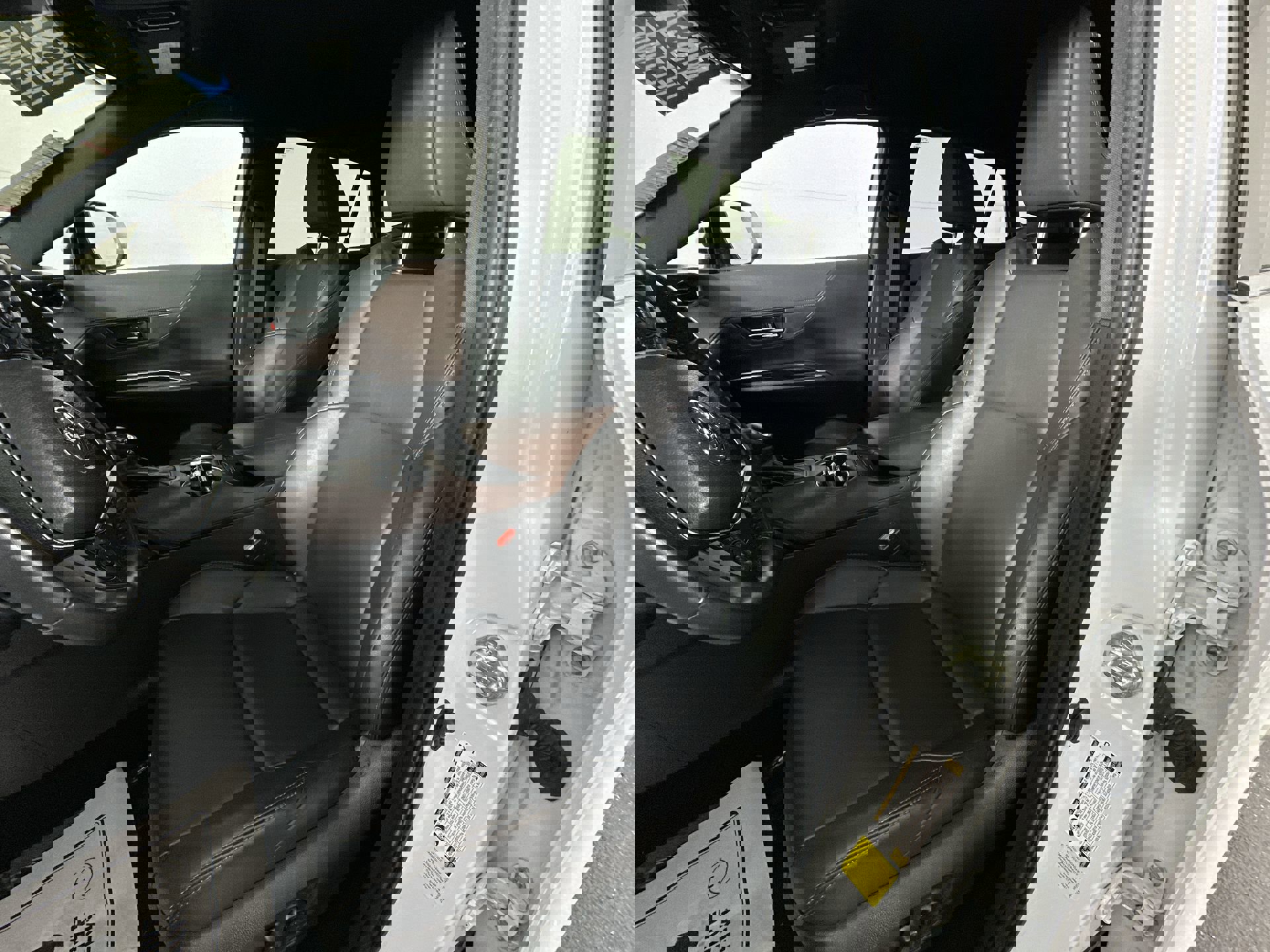 Used 2023 Toyota Venza Limited image 15