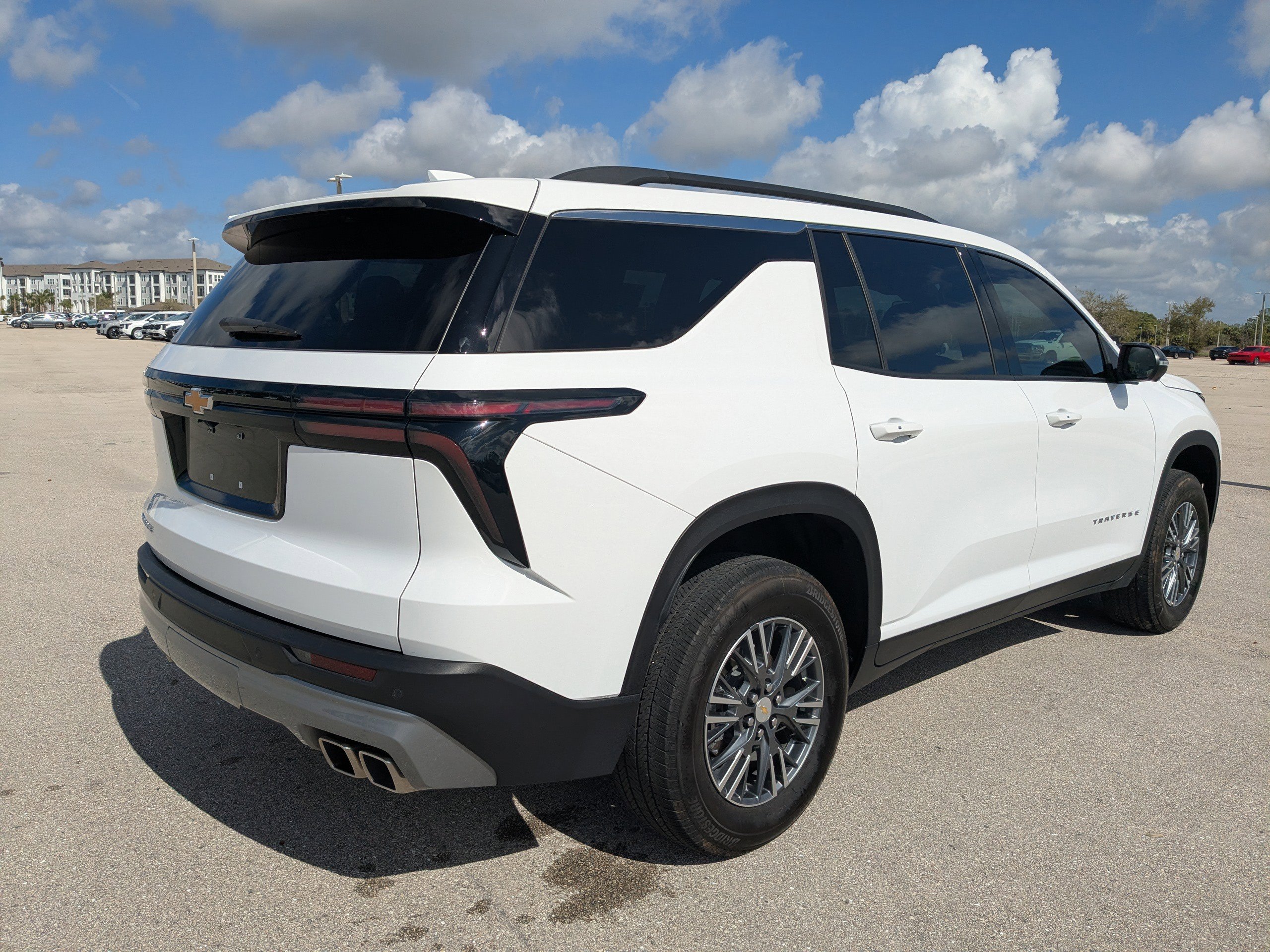 Used 2025 Chevrolet Traverse LT w/ Driver Confidence Package image 5