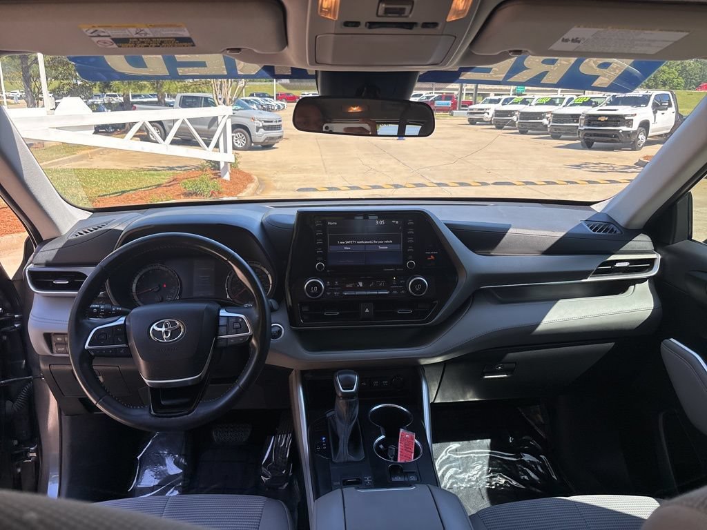 Used 2021 Toyota Highlander LE FWD image 44