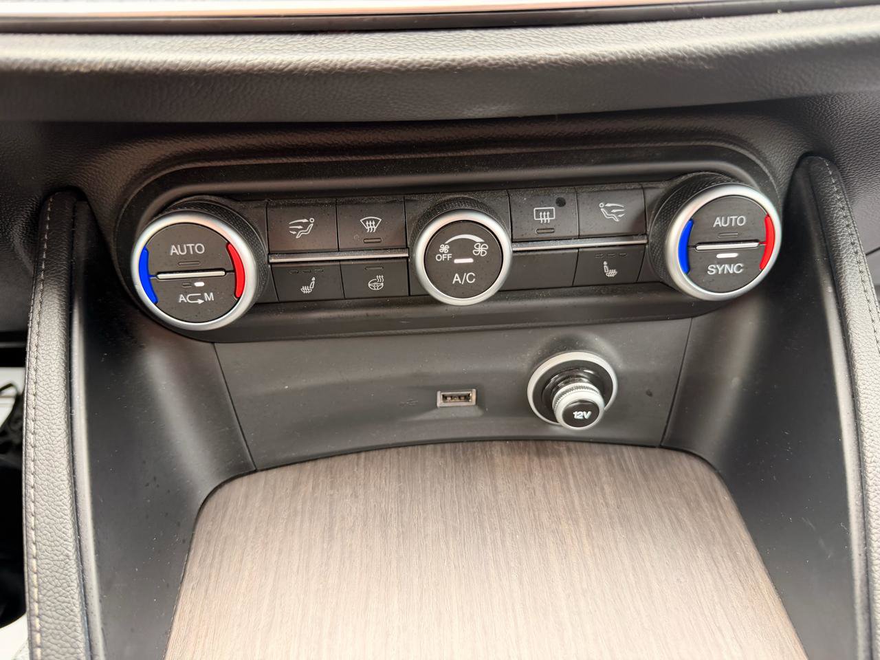 Used 2018 Alfa Romeo Stelvio Ti AWD/4WD image 35