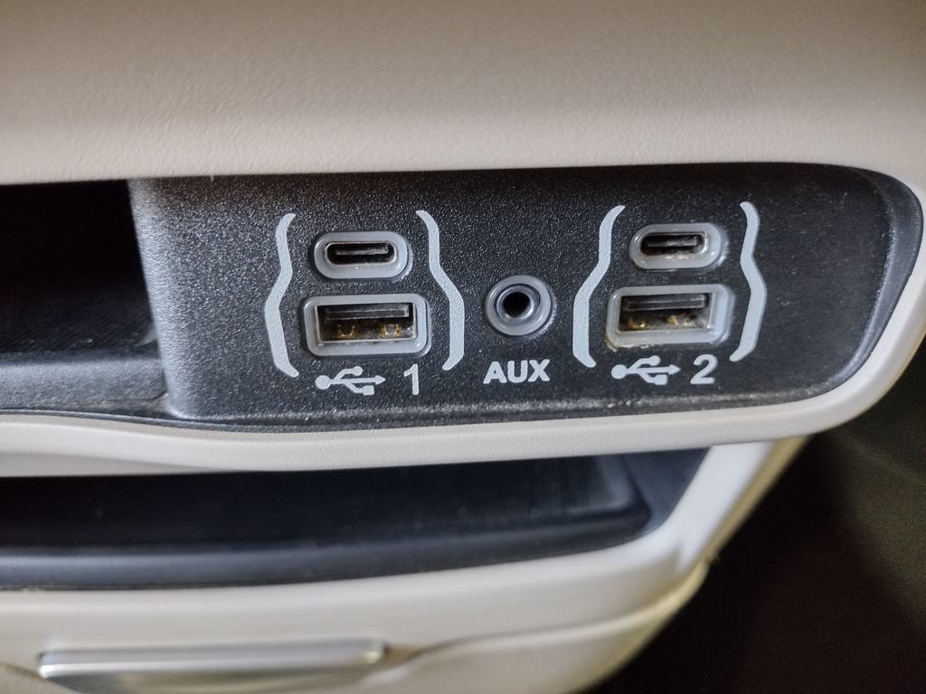 Used 2023 Chrysler Voyager LX FWD image 32