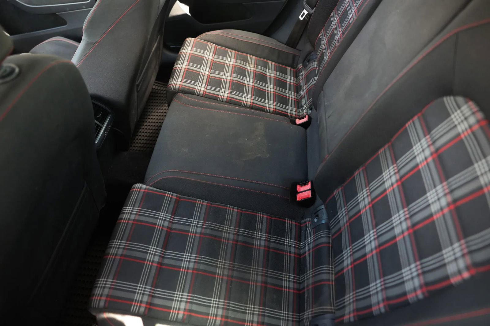 Used 2015 Volkswagen GTI S FWD image 17