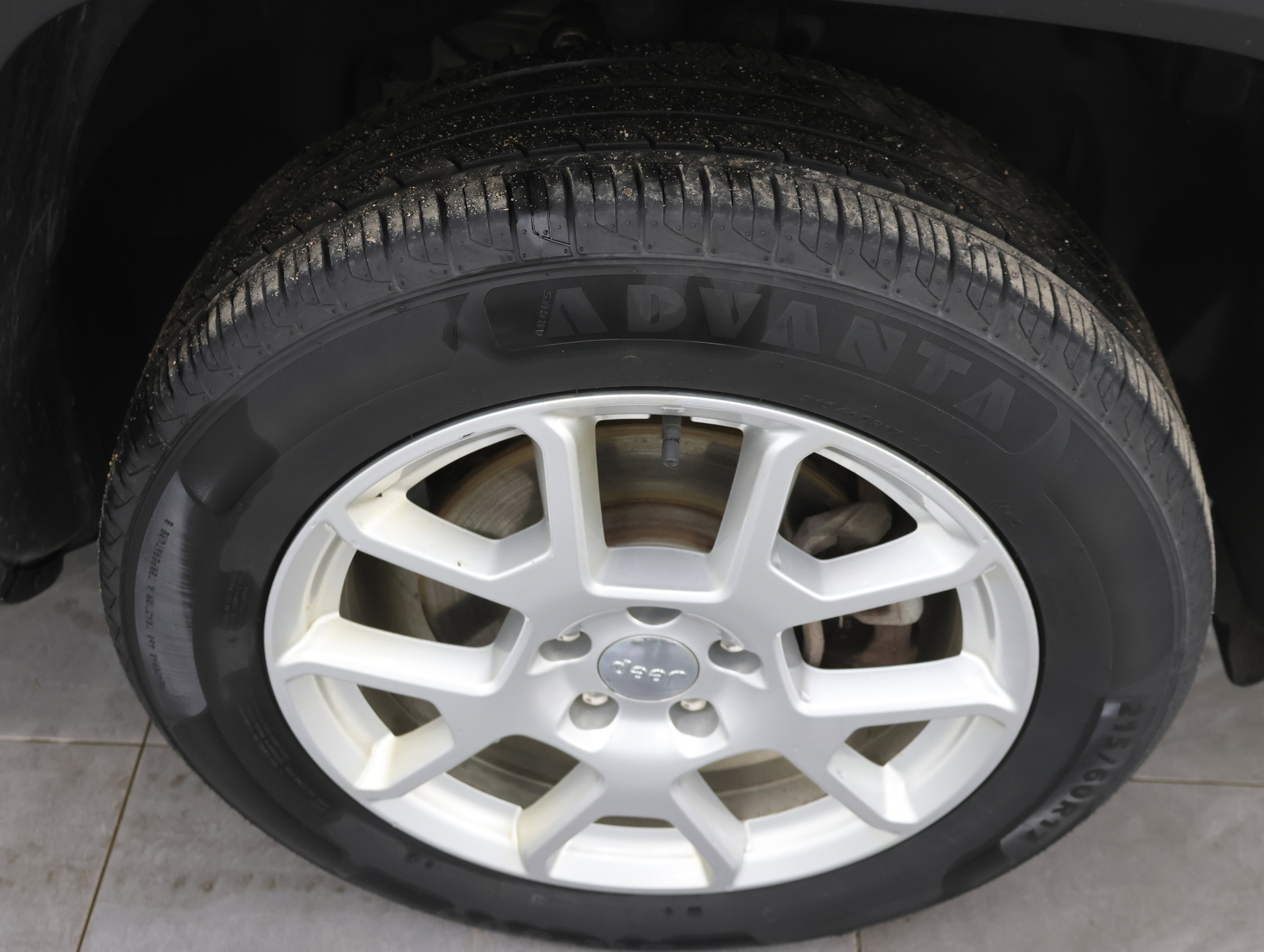 Used 2019 Jeep Renegade Latitude AWD/4WD image 3