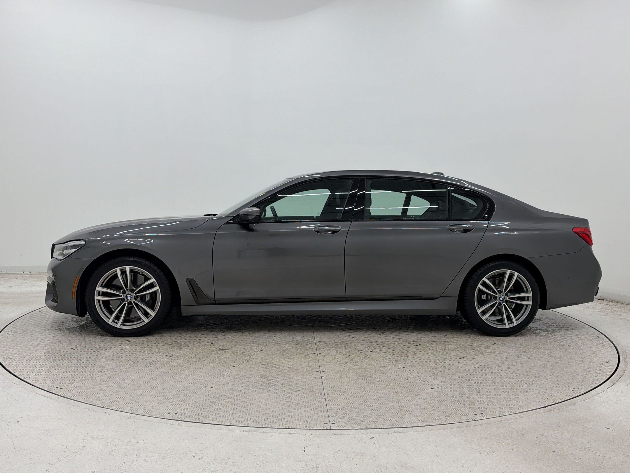 Used 2016 BMW 750i xDrive AWD/4WD image 2